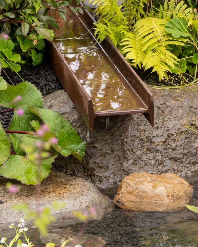 Decorative outflow into pond